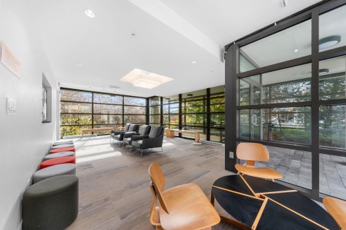 420-3602 Aldercrest Drive, North Vancouver, BC 