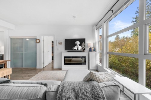 420-3602 Aldercrest Drive, North Vancouver, BC 