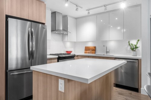 420-3602 Aldercrest Drive, North Vancouver, BC 