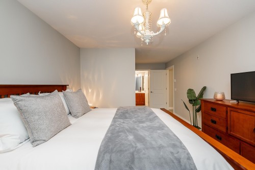 204-285 Newport Drive, Port Moody, BC 