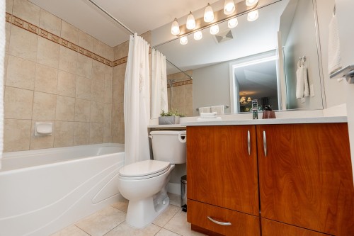 204-285 Newport Drive, Port Moody, BC 