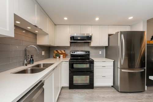 204-285 Newport Drive, Port Moody, BC 