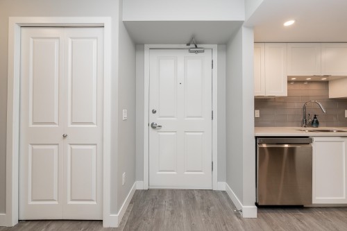 204-285 Newport Drive, Port Moody, BC 