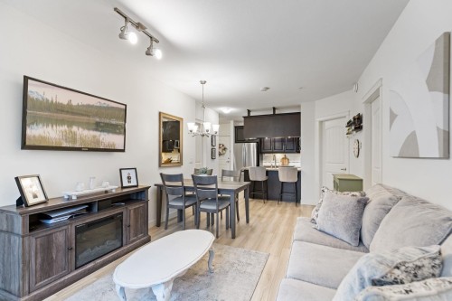 215-12565 190A Street, Pitt Meadows, BC 