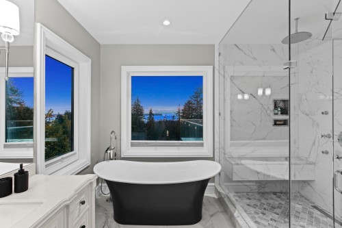 1198 Ottaburn Road, West Vancouver, BC 