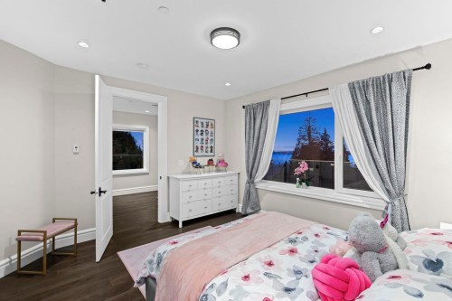 1198 Ottaburn Road, West Vancouver, BC 