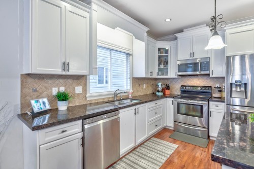 24284 101A Avenue, Maple Ridge, BC 