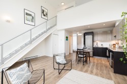 310-429 2nd Avenue W Vancouver, BC V5Y 1E3