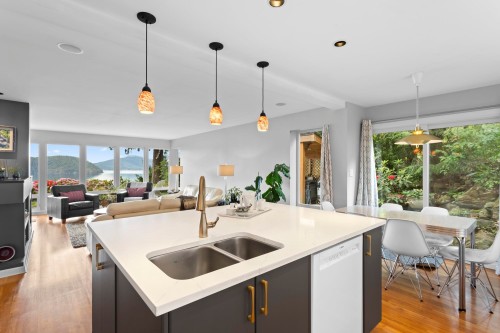 45 Sweetwater Place, Lions Bay, BC 