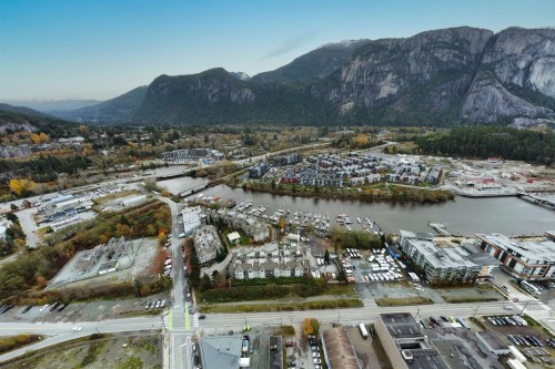 301-1466 Pemberton Avenue  Squamish, BC V0N 3G0