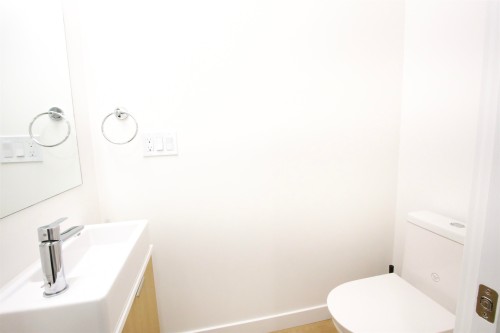 202-381 Clayton Street, Coquitlam, BC 