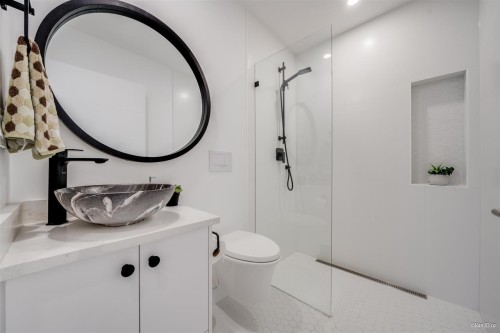 227 57Th Avenue E, Vancouver, BC 