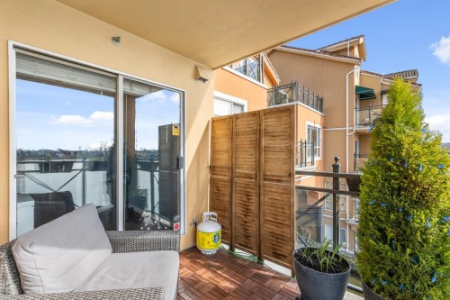 312-6 Renaissance Square, New Westminster, BC 