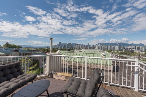 208-788 8Th Avenue W, Vancouver, BC 