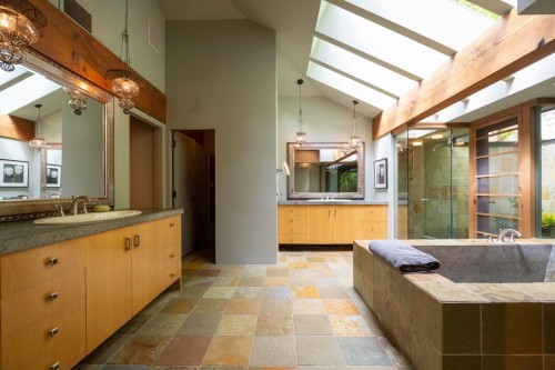 4036 Marine Drive, West Vancouver, BC 