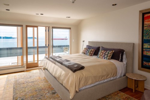 4036 Marine Drive, West Vancouver, BC 