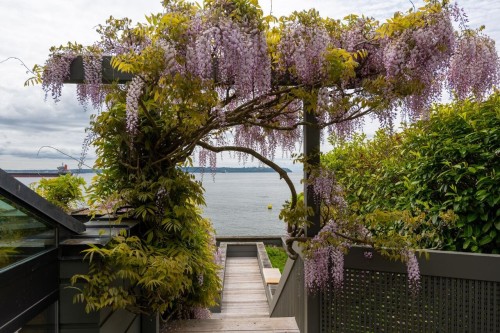 4036 Marine Drive, West Vancouver, BC 