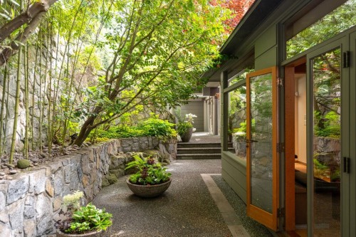 4036 Marine Drive, West Vancouver, BC 