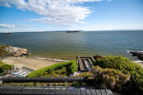 4036 Marine Drive, West Vancouver, BC 