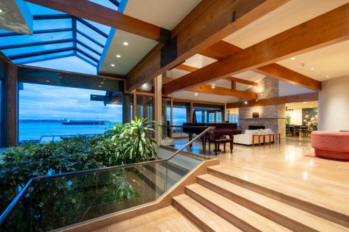 4036 Marine Drive, West Vancouver, BC 