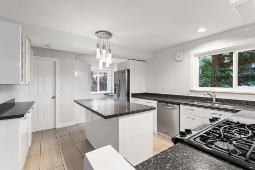 271 Montroyal Boulevard, North Vancouver, BC 