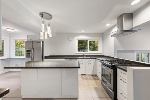 271 Montroyal Boulevard, North Vancouver, BC 