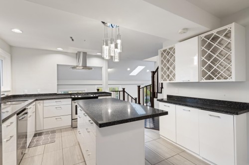 271 Montroyal Boulevard, North Vancouver, BC 