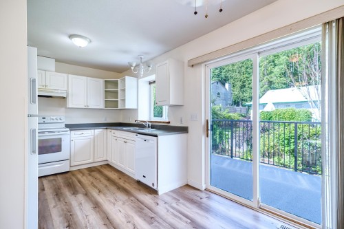 5833 Heron Place, Sechelt, BC 