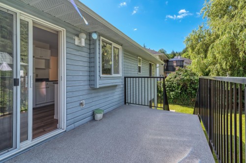 5833 Heron Place, Sechelt, BC 