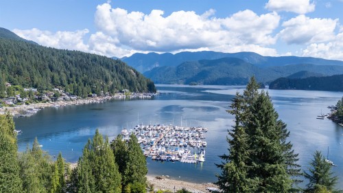 203-4323 Gallant Avenue  North Vancouver, BC V7G 2C1