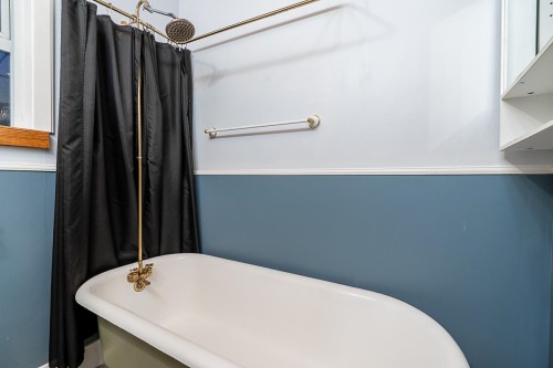 1408 Edinburgh Street, New Westminster, BC 