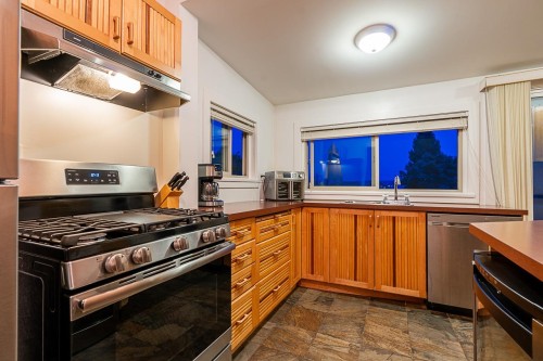 1408 Edinburgh Street, New Westminster, BC 