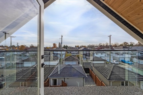 2-150 51 Avenue E, Vancouver, BC 