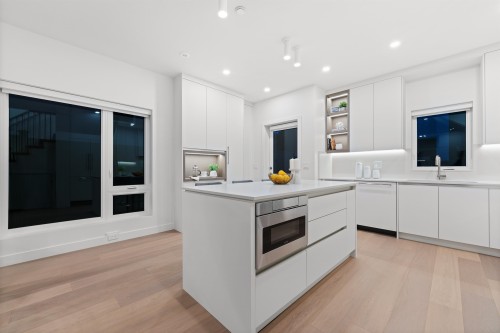 1-1632 21St Avenue E, Vancouver, BC 