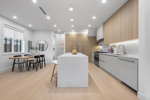 2134 10Th Avenue E, Vancouver, BC 