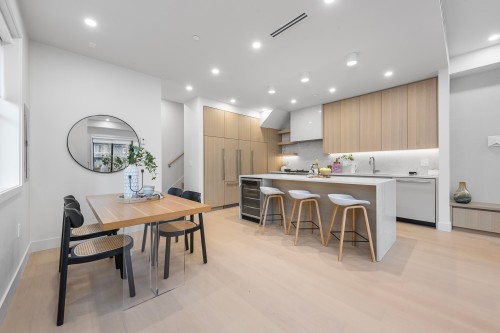 2134 10Th Avenue E, Vancouver, BC 