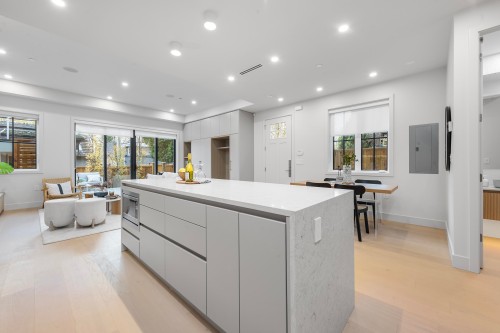 2134 10Th Avenue E, Vancouver, BC 