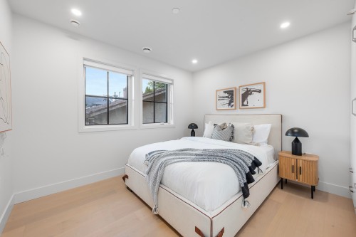 2134 10Th Avenue E, Vancouver, BC 