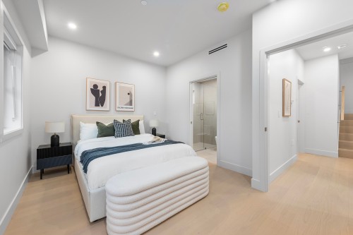 2134 10Th Avenue E, Vancouver, BC 