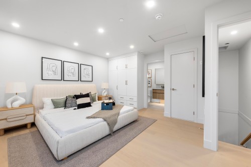 2134 10Th Avenue E, Vancouver, BC 