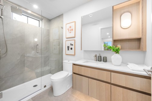 2134 10Th Avenue E, Vancouver, BC 