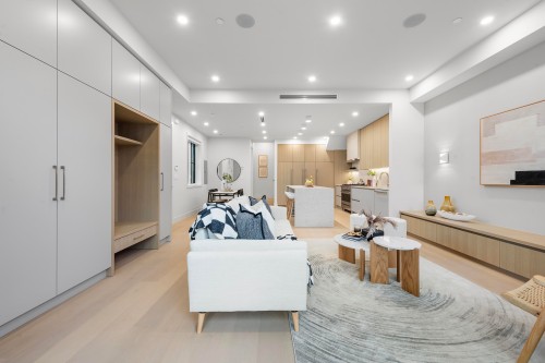 2134 10Th Avenue E, Vancouver, BC 