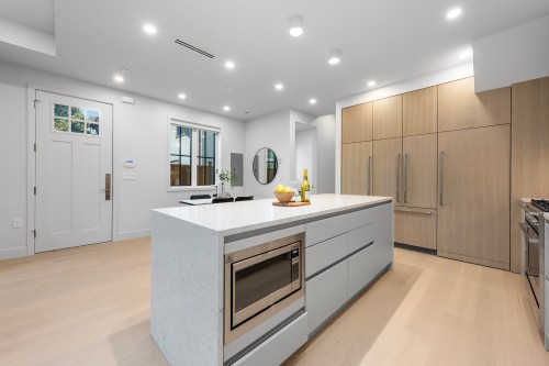 2134 10Th Avenue E, Vancouver, BC 