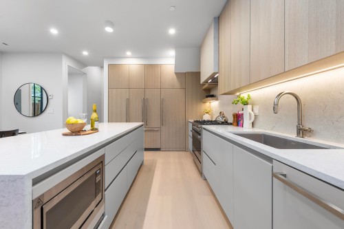 2134 10Th Avenue E, Vancouver, BC 