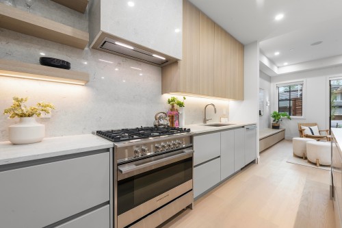 2134 10Th Avenue E, Vancouver, BC 