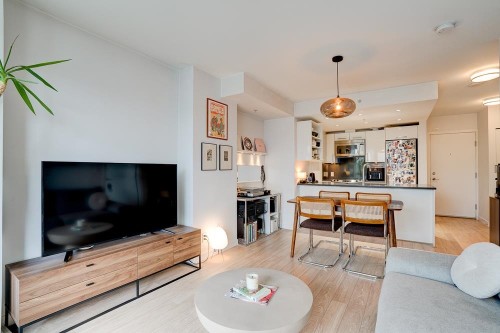 201-983 Hastings Street E, Vancouver, BC 