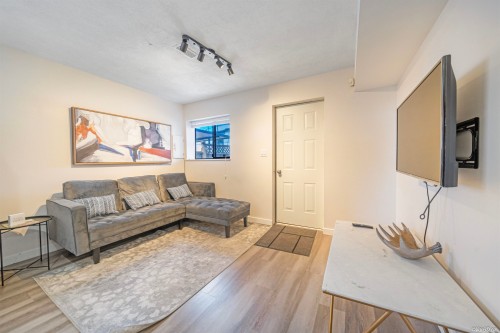 2131 Fraserview Drive, Vancouver, BC 