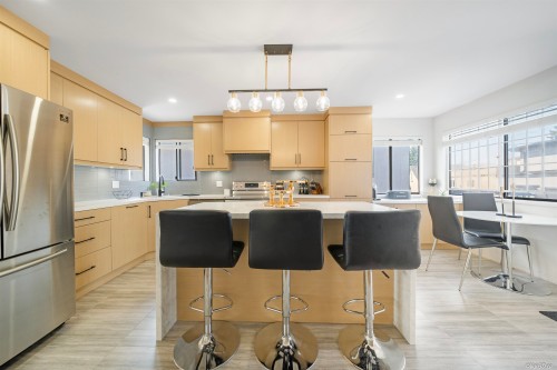 2131 Fraserview Drive, Vancouver, BC 