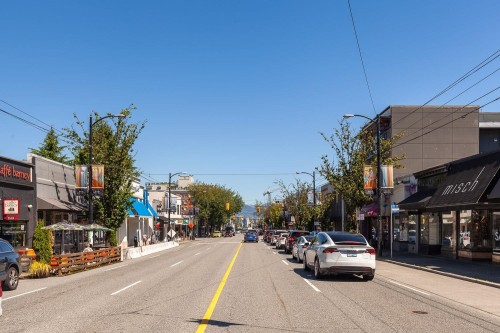 304-1352 10Th Avenue W, Vancouver, BC 