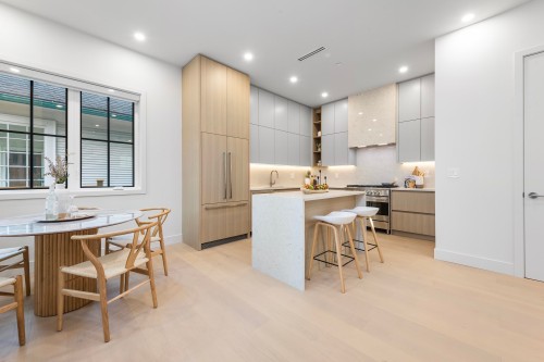 2136 10Th Avenue E, Vancouver, BC 